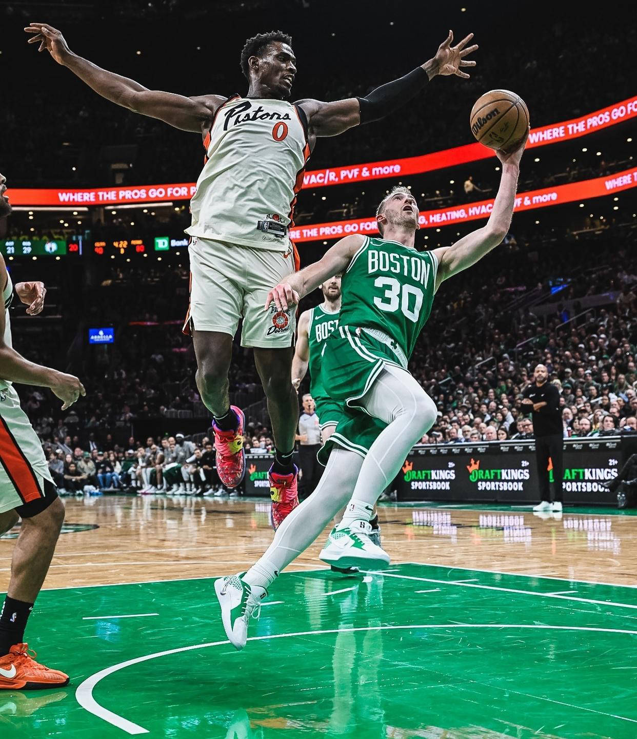 包含波尔津吉斯惊艳全场，字母哥助攻爆棚，国王逆转取胜！的词条